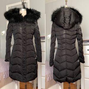 Womens Tahari winter down hooded puffer in black, size XS